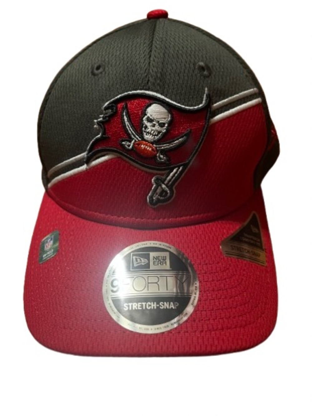 NWT New Era 9Forty NFL Tampa Bay Buccaneers Skull Red and Gray Stretch-Snap Hat